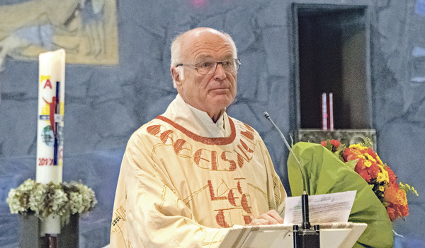 Dr. Walter Wimmer bei der Feier des 50-Jahr-Jubiläums seiner Priesterweihe in seiner ehemaligen Pfarre Linz-St. Konrad im Herbst 2019   