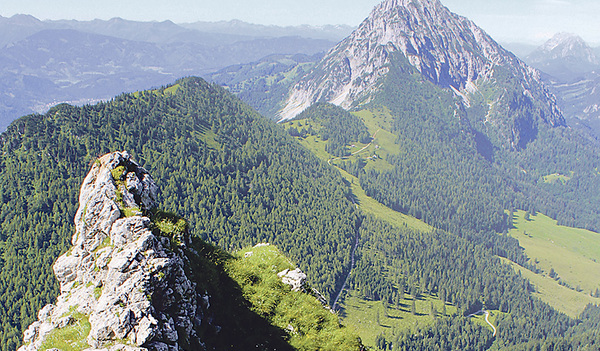 Von oben ist neue Orientierung möglich, weil man sieht, was hinter dem nächsten Berg liegt. In diesem Falle ist es der Bosruck (rechts hinten). 