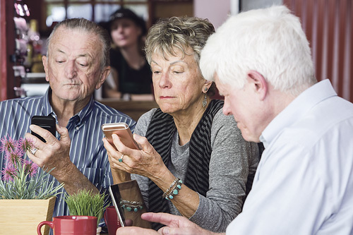 Der Umgang mit dem Smartphone ist neu und will gelernt sein. 