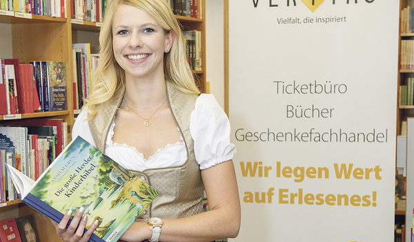 Melanie Hofinger ist die neue Besitzerin der Kunst- und Buchhandlung Veritas in Linz.