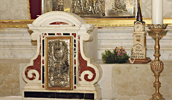 Ein Modell des Wolfsegger Kirchturms steht nun im Barbara-Oratorium auf der Laguneninsel Burano.    