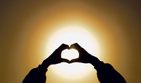 Als Christ:innen können wir uns der bedingungslosen, unendlichen und gnädigen Liebe Gottes sicher sein. / Adobe Stock Als Christ:innen können wir uns der bedingungslosen, unendlichen und gnädigen Liebe Gottes sicher sein.