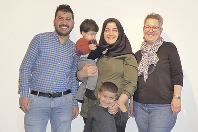 Hannelore Bachmayer (rechts) mit Familie Mahmoud  