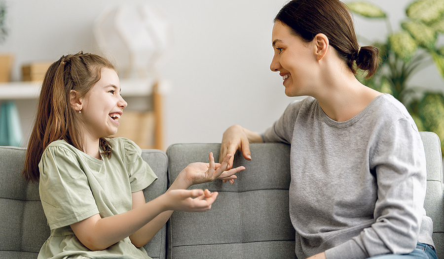 Mit bewusster, positiver Sprache und weniger Nein kann sich in der Familienkommunikation viel ändern.  