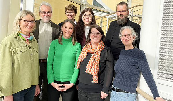 Vorstand der Pastoralkommission Österreichs: v. l.: Anna Findl-Ludescher (geschäftsführende Vorsitzende); Bischof Josef Marketz, Claudia Pein; Lucia Greiner, Anna Tiefenthaler, Gabriele Eder-Cakl, Harald Fleißner, Maria Rhomberg.  