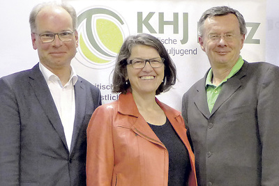 Moderatorin Dr. Christine Haiden mit Mag. Michael Grininger, ENGEL Austria GmbH, und Mag. Kuno Haas, Grüne Erde GmbH.   KiZ/CG