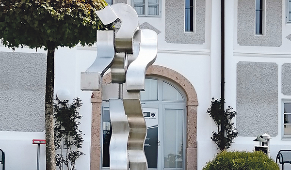  Skulptur von Erwin Reiter. Eine seiner Arbeiten ist auch im Skulpturenpark in Linz zu sehen.  fellner