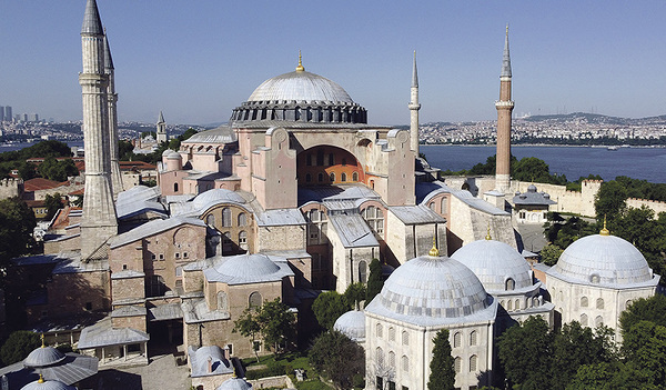 Die Hagia Sophia zählt zum UNESCO-Weltkulturerbe. Der im 6. Jahrhundert als größte Kirche des Christentums  errichtete Kuppelbau in Istanbul wurde später zur Moschee, hatte seit den 1930er Jahren den Status eines Museums  und wird künftig wieder als 