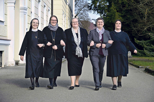 Von links: Sr. Katharina Franz, Sr. Ida Vorel, Sr. Angelika Garstenauer, Sr. Teresa Hametner und Sr. Ruth Summer    