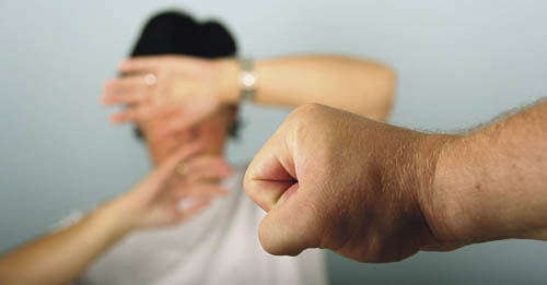 Gewalt gegen Frauen [ (c) www.BilderBox.com, Erwin Wodicka, Siedlerzeile 3, A-4062 Thening, Tel. + 43 676 5103678.Verwendung nur gegen HONORAR, BELEG,URHEBERVERMERK und den AGBs auf bilderbox.com](in an im auf aus als and beim mit einer einem eines *