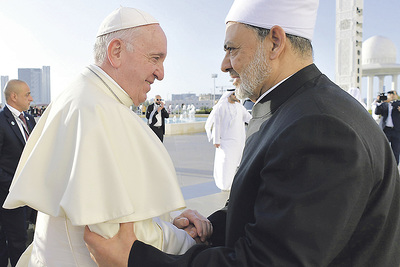 Ahmad al-Tayyeb von der al-Azhar-Universität Kairo nannte Papst Franziskus seinen Freund.