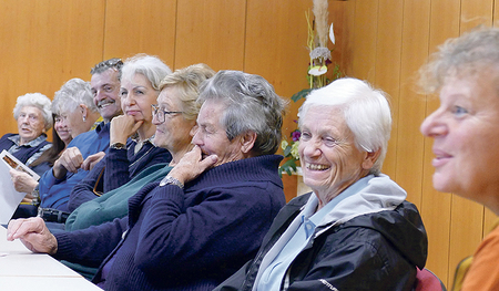Beim Erzählcafé des KBW-Treffpunkt Bildung berichten meist bunt zusammengewürfelte Menschen nach einem vorgegebenen Thema aus ihrem Leben. 