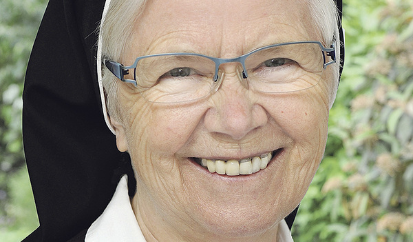 Sr. Huberta Rohr- moser ist als Exerzitien- leiterin und als geistliche Begleiterin weithin bekannt. Sie lebt in der Gemeinschaft der Marienschwestern in Erla bei St. Valentin.   