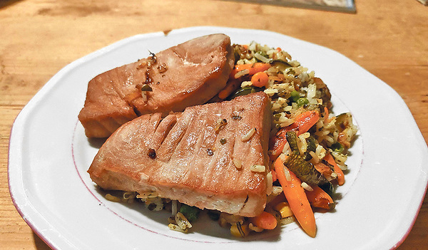 Thunfischsteaks mit Gemüsereis