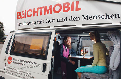 Der weltweit erste rollende Beichtstuhl (nur am 26./27.8., Freigel?nde zwischen Hallen 17 und 9)
Das weltweit einzigartige ?Beichtmobil? kommt zum CARAVAN SALON! Zusammen mit dem 47 Jahre alten Pater Hermann-Josef macht der zum Beichtstuhl umgebaute 