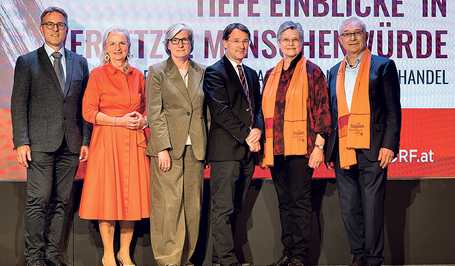 Die Akteur:innen des Abends: KA-Generalsekretär Manfred Hofmann,  KA-Präsidentin Gabriele Hofer-Stelzhammer, die Referent:innen Ingeborg Kraus und Clemens Sedmak, Initiator:innen Sr. Maria Schlackl SDS und  P. Hans Eidenberger SM.  