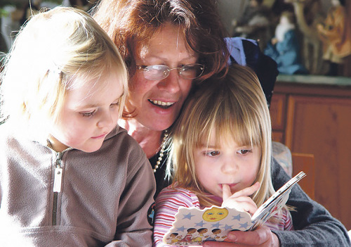 In einer Krisenpflegefamilie erfahren Kinder stabile Beziehungen.