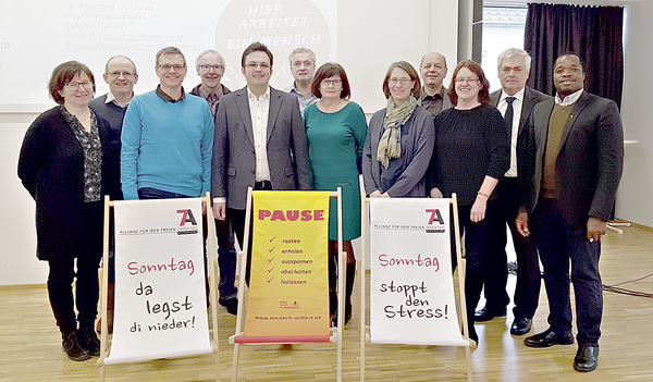 Beim und nach dem Sonntagsgottesdienst in Schwertberg wurde die Bedeutung des arbeitsfreien Sonntags thematisiert.   