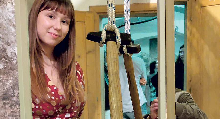 Lucilla Abermann in ihrer Ausstellung „Belästigt. Ermordet. Vergessen.“ im Aloisianum. / Privat Lucilla Abermann in ihrer Ausstellung „Belästigt. Ermordet. Vergessen.“ im Aloisianum.