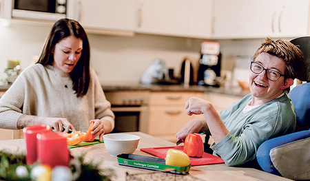 Menschen mit Behinderungen sind oft auch armutsgefährdet. 