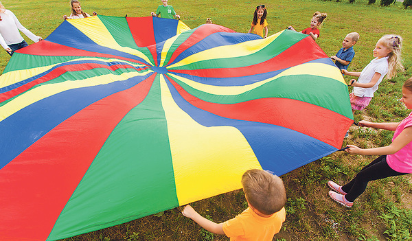 Die Vorfreude auf Spiel und Spaß im Ferienlager ist bei vielen Kindern und Jugendlichen groß.