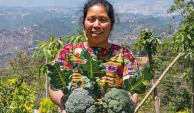 Mayra Magalí Carreto Rivera in ihrem eigenen kleinen Garten 