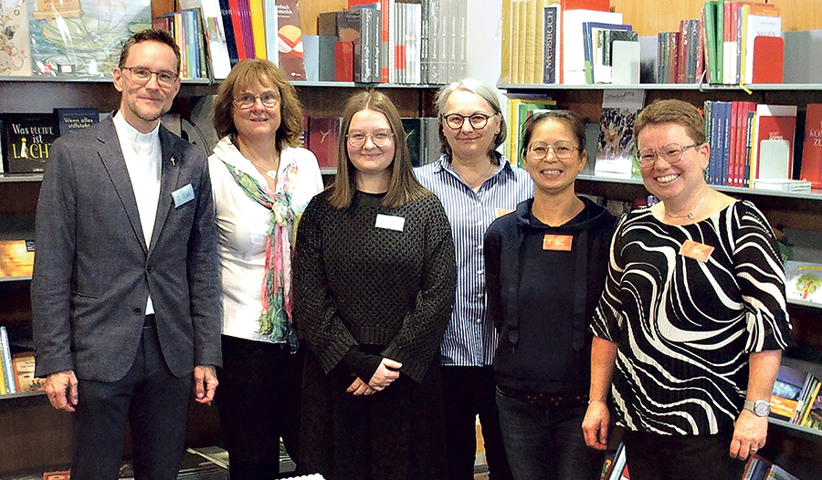 Das Team von „Buch & Segen“ bietet kompetente Fachberatung.   