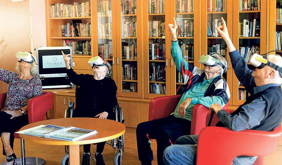 Abwechslung und Lebensfreude in den Alltag: Mit der VR-Brille gehen Hospizgäste auf virtuelle Entdeckungsreise. 