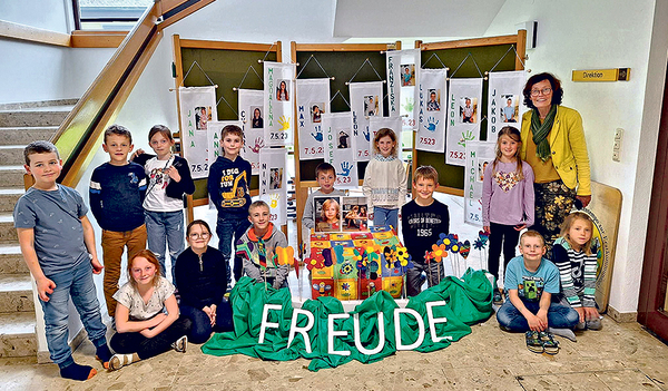 Ein Teil der Erstkommunionkinder der VS Burgkirchen.  