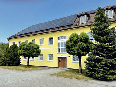 Das Seminarhaus der Barmherzigen Schwestern mit dem Garten.   