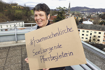 Maria Eicher arbeitet als sozialpädagogische Fachkraft und Dekanatsassistentin. Sie ist Theologin und Vorsitzende der Frauenkommission der Diözese Linz. Die Aktion am Frauentag nennt sich „#frauenmachenkirche“.   