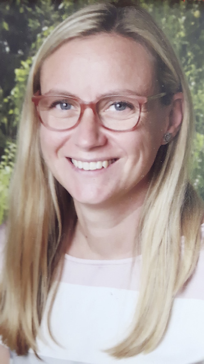 Regina Brock-Reinstadler unterrichtet seit 15 Jahren Volksschulkinder. Sie selbst hat zwei Kinder im Alter von 13 und 7 Jahren.   