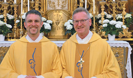 H. Ewald Nathanael Donhoffer OPraem (links) mit Abt Lukas Dikany OPraem.    