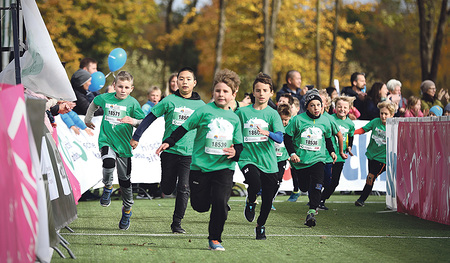 1.200 Kinder sind für den Linz Donau Marathon 2022 angemeldet. Kinder, die 2019 geboren sind, laufen 60 Meter. Wer 2005 auf die Welt kam, muss 2.100 Meter bewältigen.