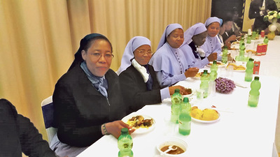 Rund  fünfzig Priester und Ordensfrauen aus Nigeria sind in Österreich tätig. Ihre Vereinigung „NIPRA (Nigerianische Priester und Ordensleute in Österreich)“ feierte kürzlich in der Pfarre Linz-Heiliger Geist ihr 20-Jahr-Jubiläum. 
