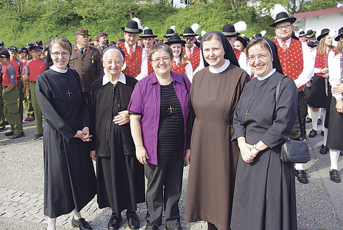 Sr. Maria Cordis Scherrer (v. links), Sr. Angelina Nöbauer, Sr. Maria Regina Scherrer, Sr. Rita Kitzmüller, Sr. Maria Dolores Scherrer 