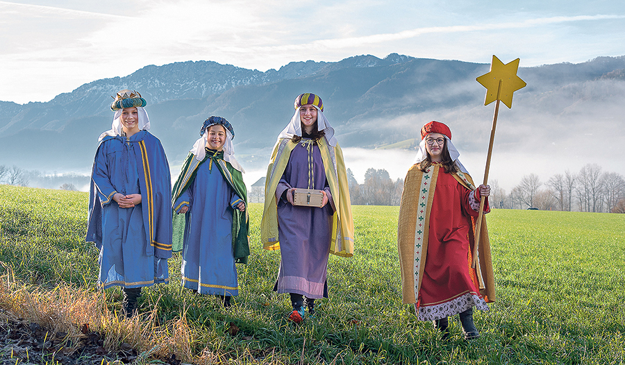 Die Sternsinger aus Kirchdorf/Kr. bereiten sich auf den Einsatz in wenigen Wochen vor.