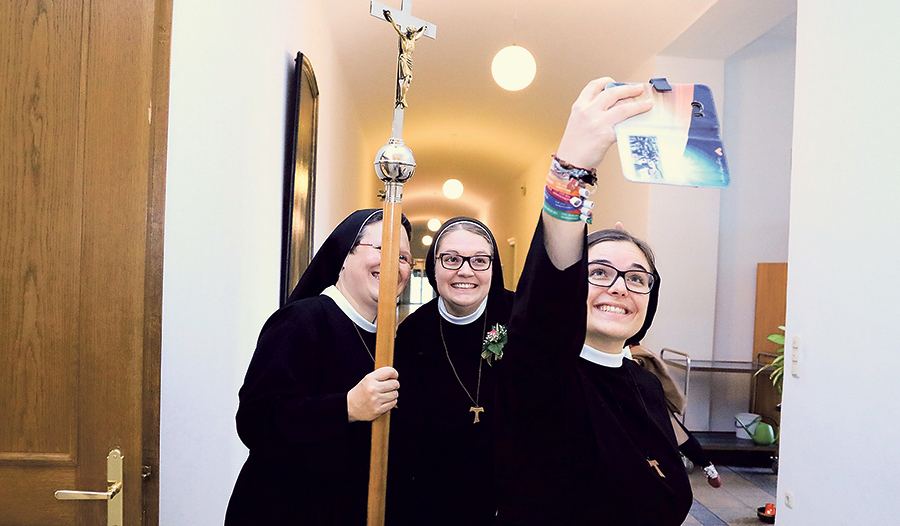 Die Franziskanerinnen von Vöcklabruck machen mit.  