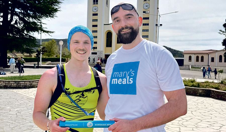 Glücklich am Ziel: Denis Holub (links im Bild) und Anton Weber liefen gemeinsam in Medjugorje ein.    