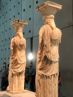 Koren von hinten  im beeindruckenden Akropolis-Museum