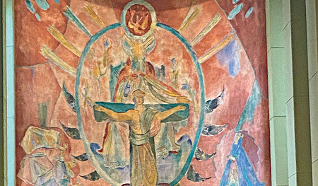 Die Sinfonia Christkönig vor dem Altarfresko Max Weilers in der Friedenskirche.   