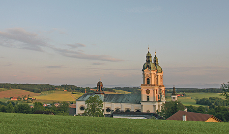 Bruckners 4. Symphonie gleicht der Landschaft des Alpenvorlands, wo auch St. Florian liegt. 