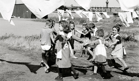 Auf dem Weg nach Westen. Ungarische Flüchtlingskinder 1956 im Burgenland. 