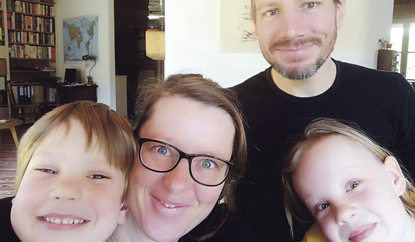 Selfie aus der Quarantäne: Paul, Ilona, Christian und Alma erleben zehn Tage ohne direkte Kontakte zur Außenwelt.      