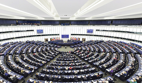 Einer der zwei  Plenarsäle  des Europäischen Parlaments.