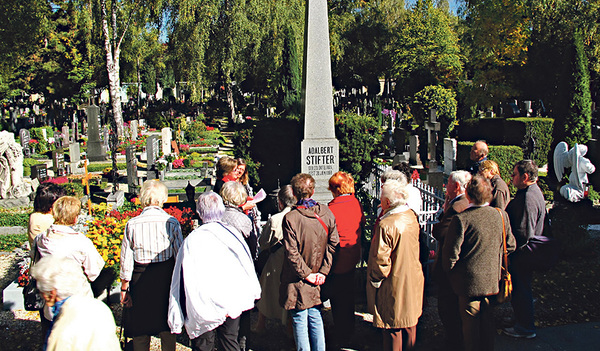 Leben und Sterben von Frauen im Blick am St. Barbara Friedhof in Linz.  