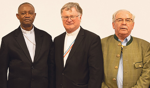 Von links: Erzbischof Isaac Amani Massawe, Bischof Manfred Scheuer und Reinhard Mattes     