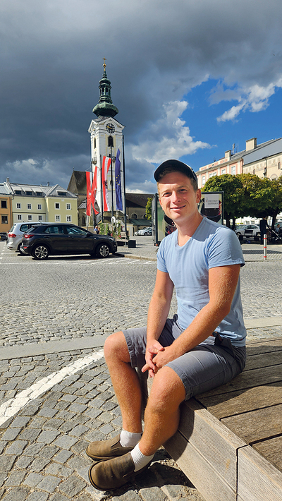 Wolfgang Roth ist Initiator des Spendenprojekts für einen grüneren und damit kühleren Hauptplatz.    