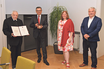 Altbischof Maximilian Aichern (von links),  Franz Molterer, Edeltraud Addy-Papelitzky und AK-Präsident Johann Kalliauer 