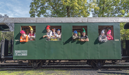 Im Dampfzug von Steyr nach Grünburg überraschen am 12. November Märchenfiguren die Kinder – und auch die kleinen Mitfahrenden sind eingeladen, sich zu verkleiden. 